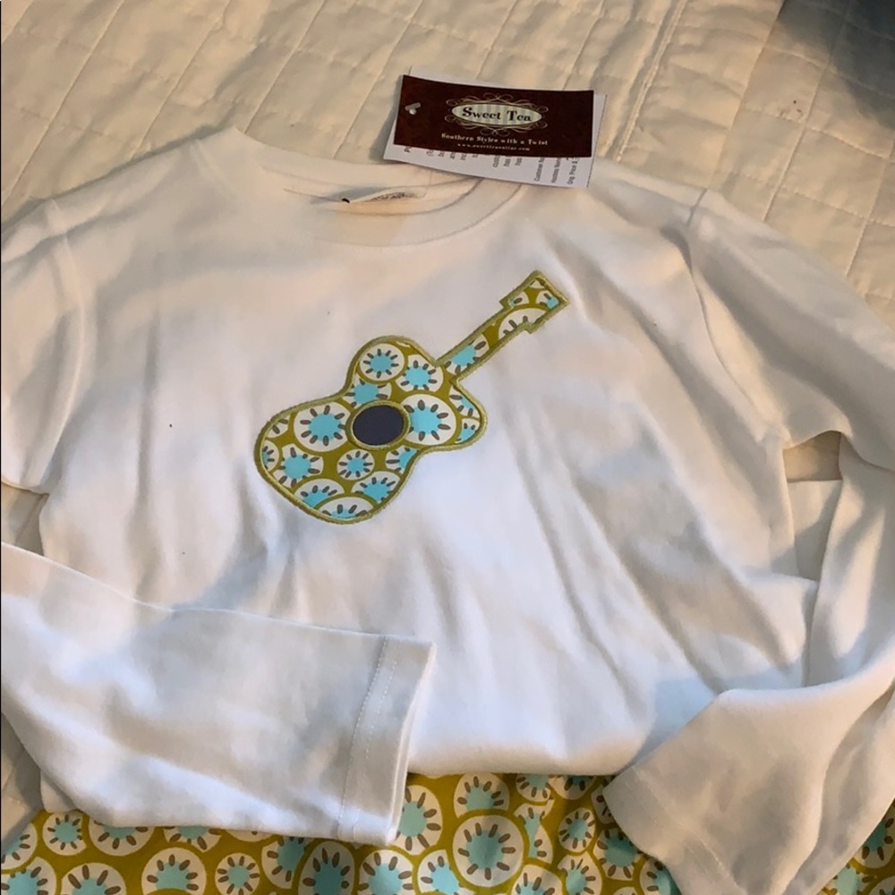 Cute appliqué outfit never worn with tags